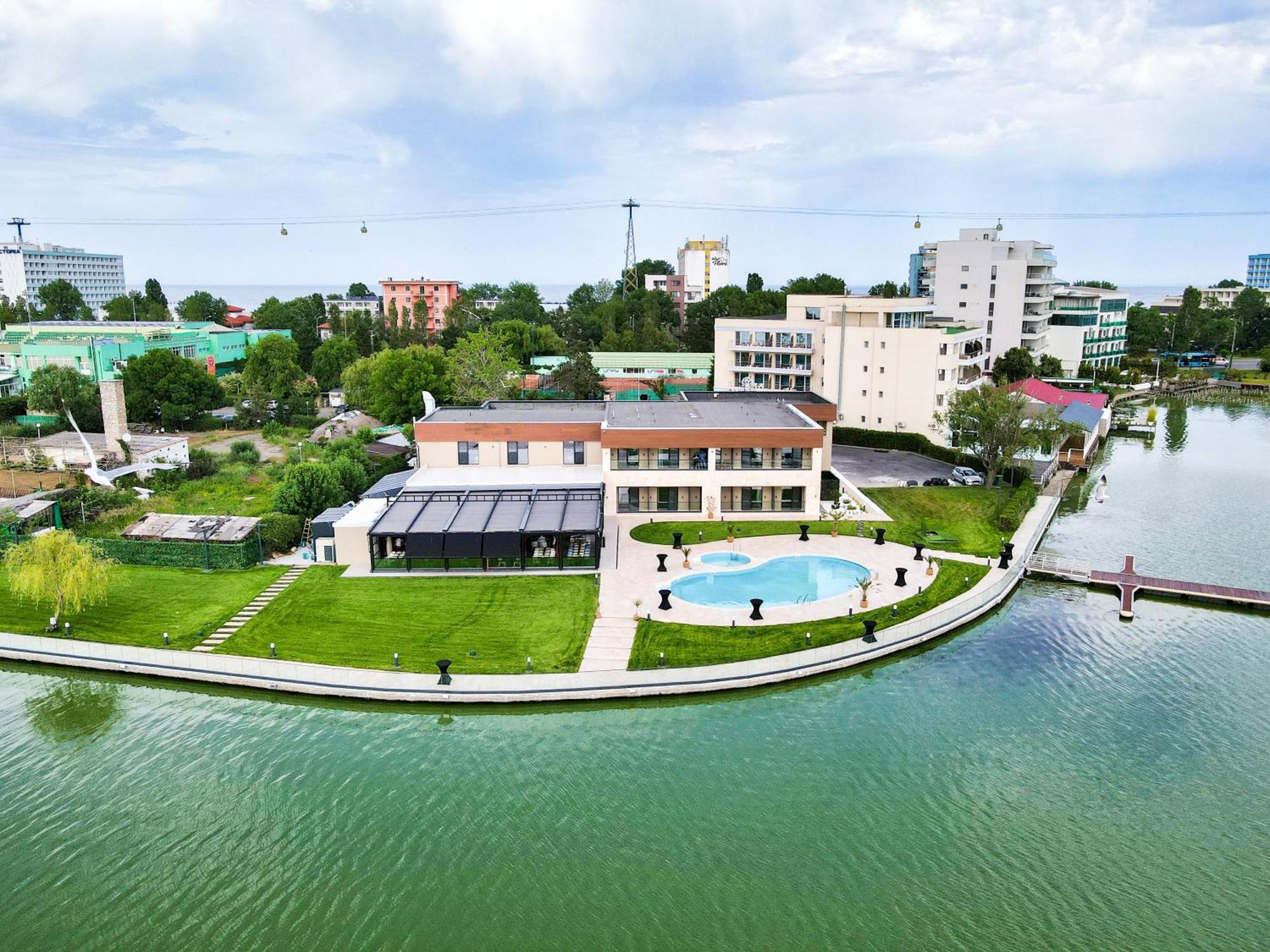 Belinda Adults Only 4* Mamaia